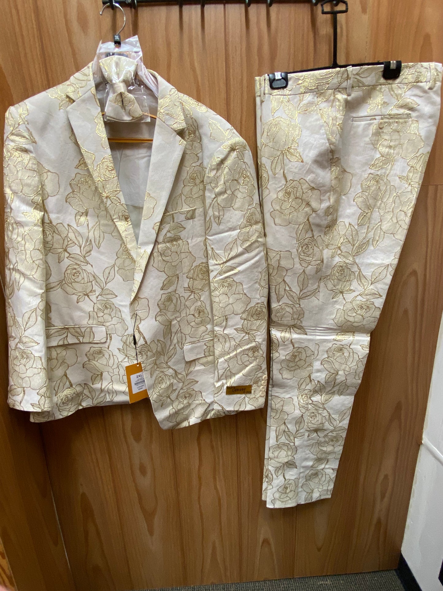 Luxury Ivory/Gold Floral 2-Piece Modern Fit Suit