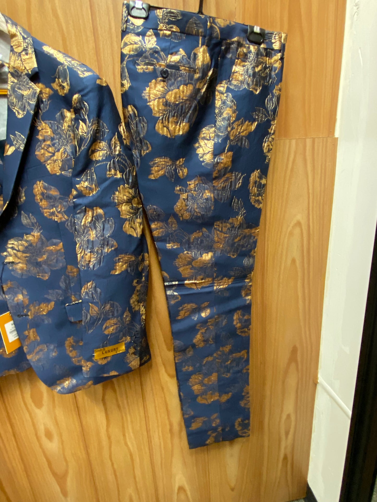 Luxury Navy Blue/Gold Floral 2-Piece Modern Fit Suit