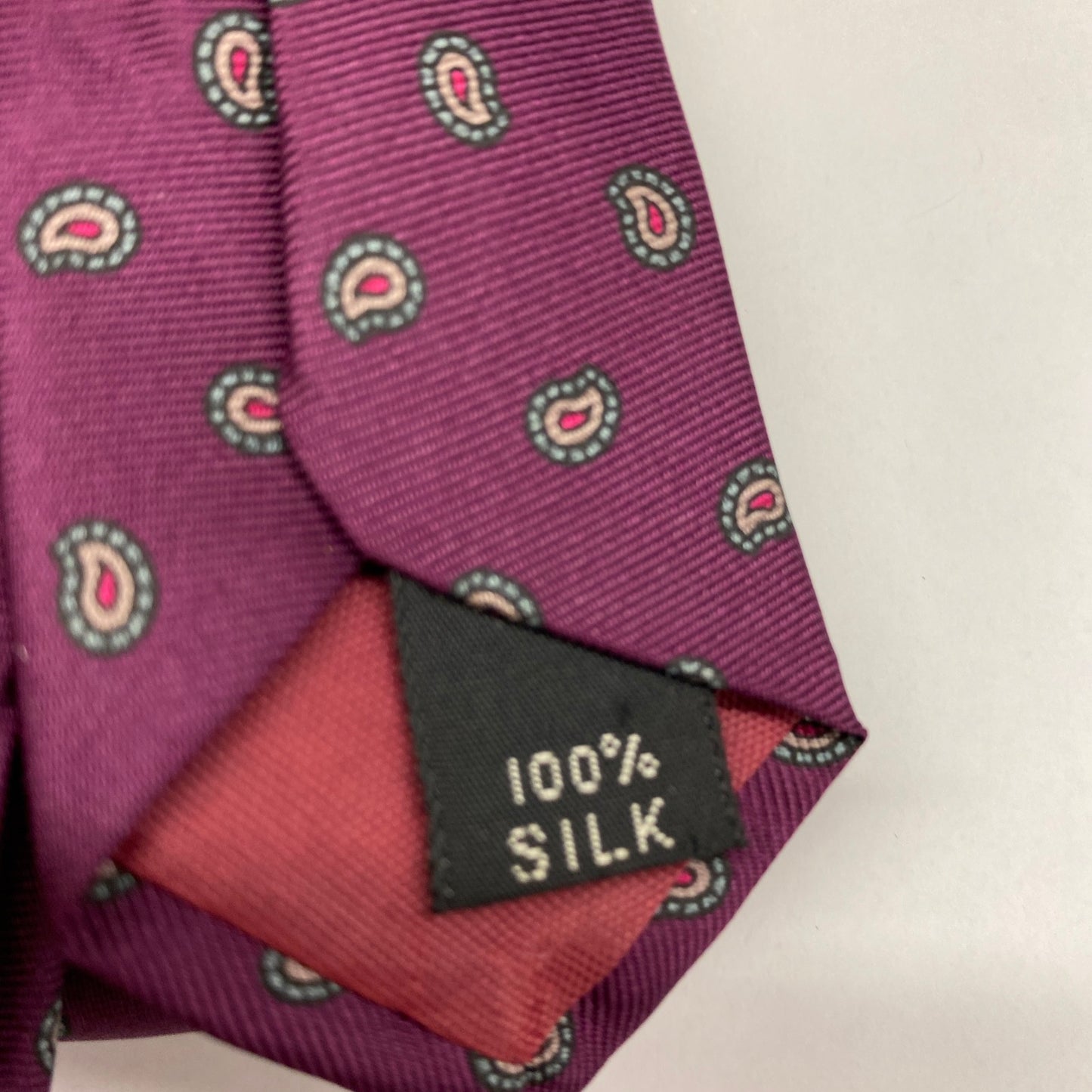 100% silk made in USA 🇺🇸 Tie