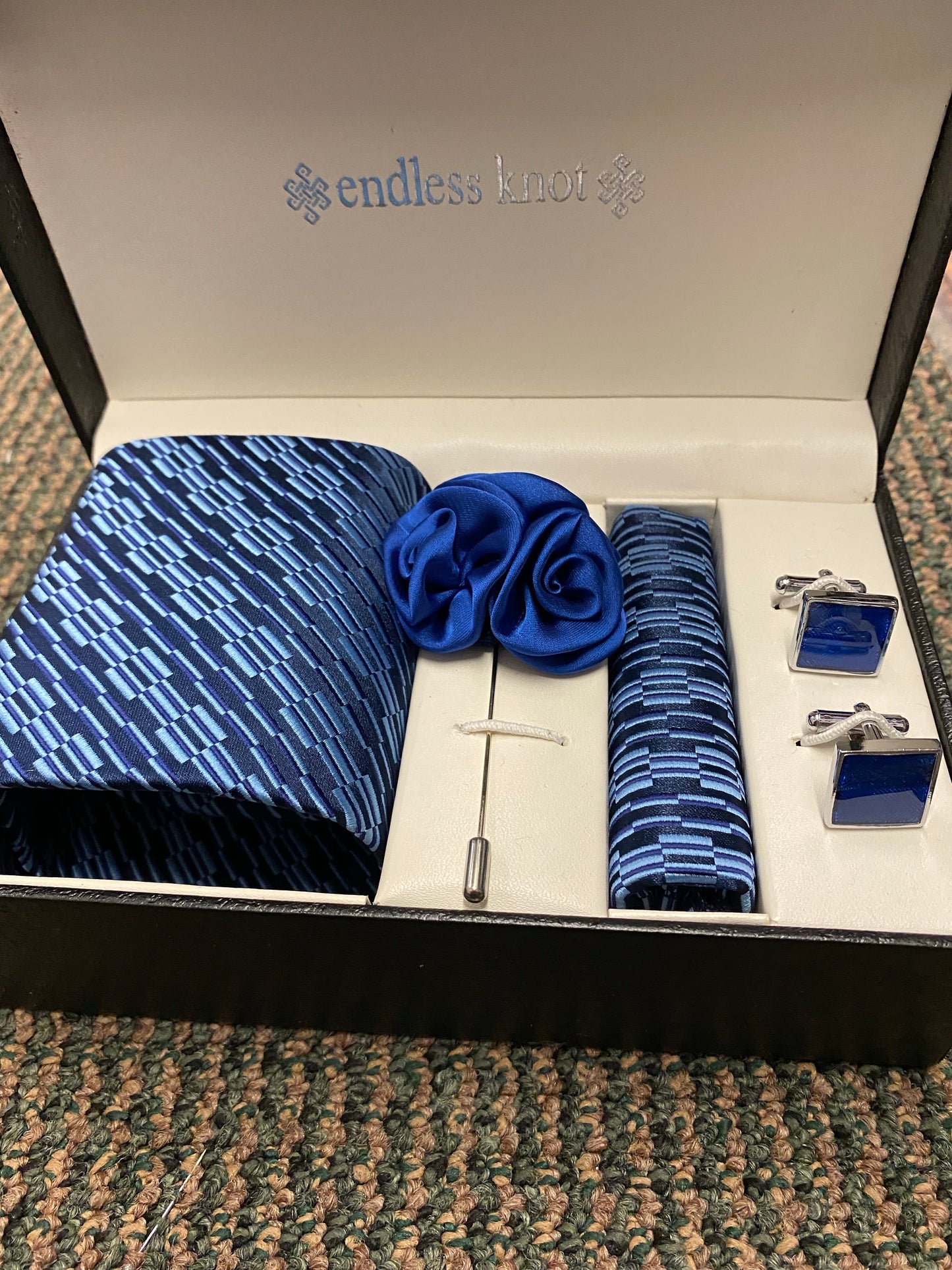 Endless Knot Gift Box