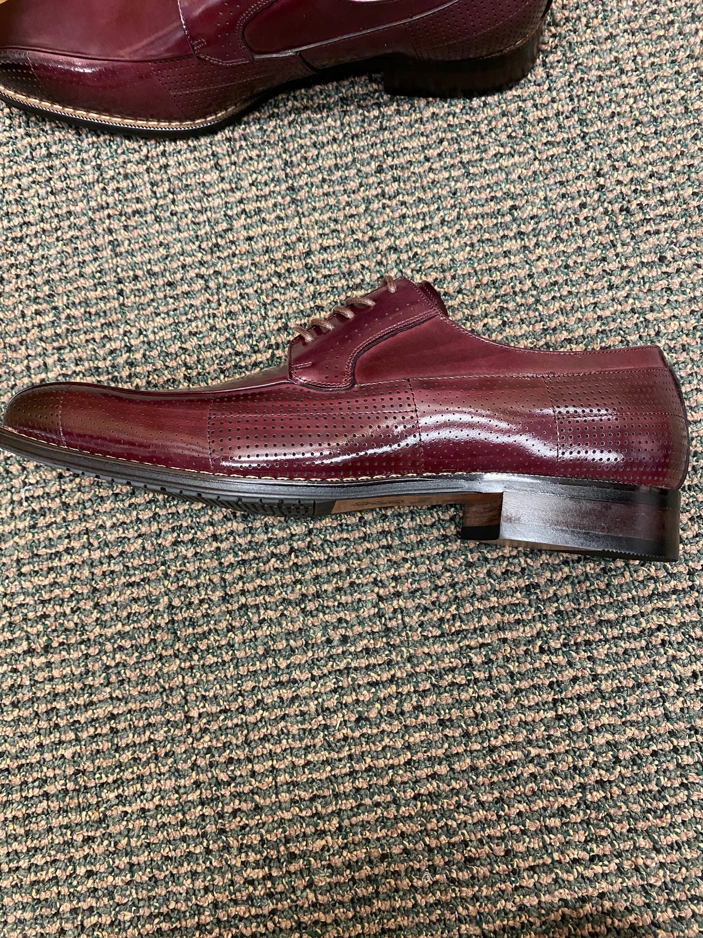 Giovanni Oliver Burgundy Lace-up Dress Shoes